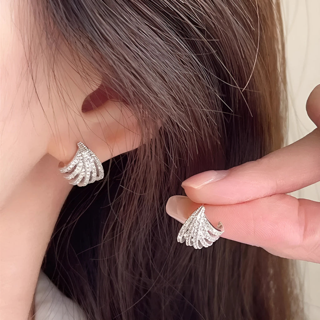 Women's geometric line design earrings in platinum colour with zircon construction