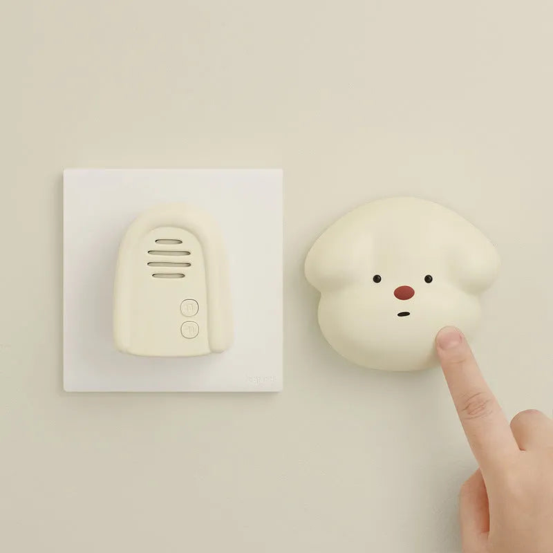 Wireless plug-in doorbell for household use in milky yellow or white colour with self-generating beeper mechanism