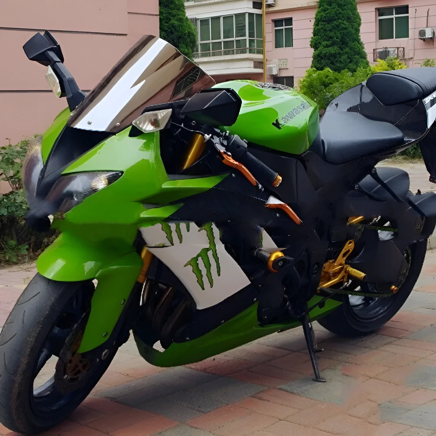 Blue and brown motorcycle windscreen for Kawasaki Ninja ZX-6R and ZX-10R models.
