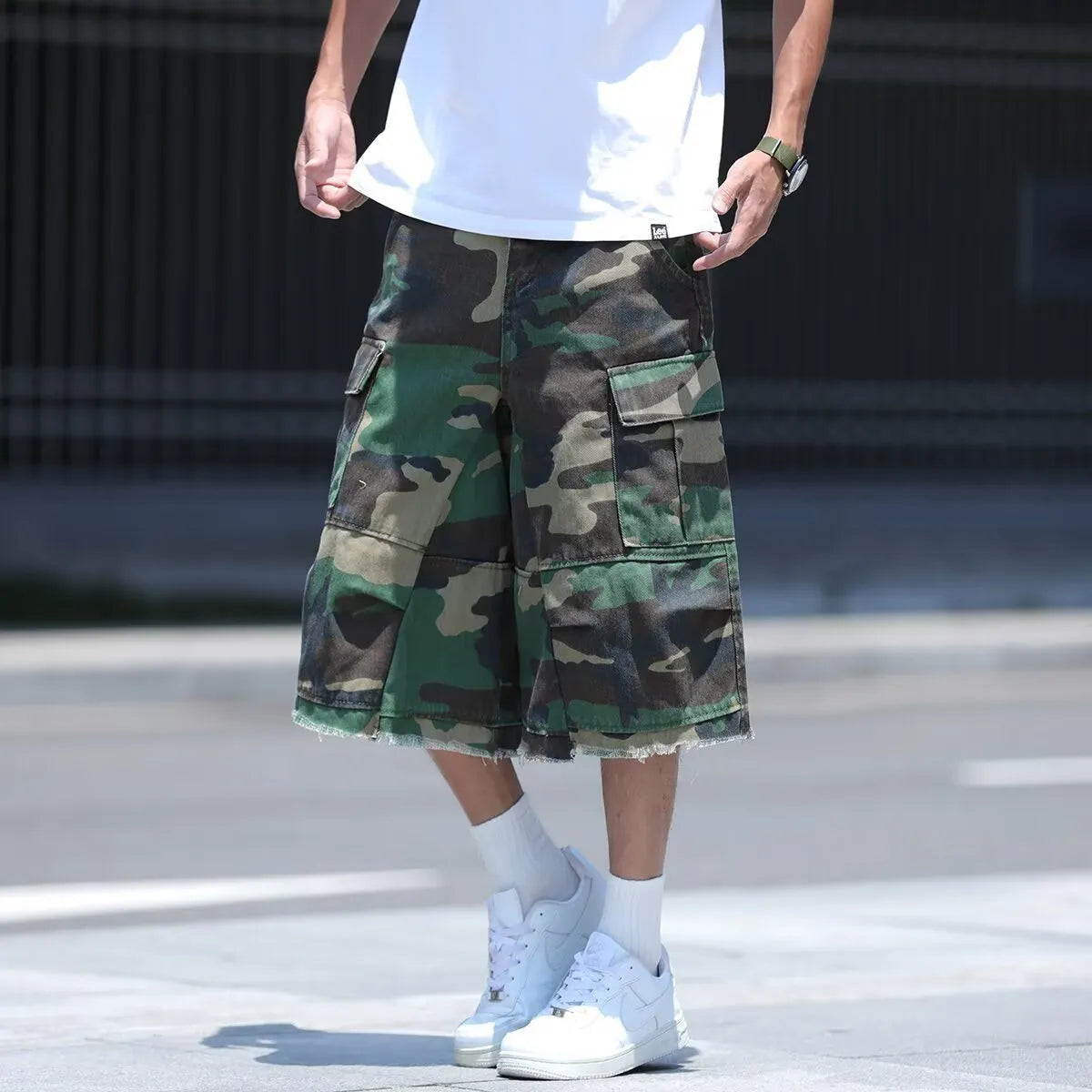 Cotton camouflage shorts with American retro workwear style in loose fit and cropped summer length
