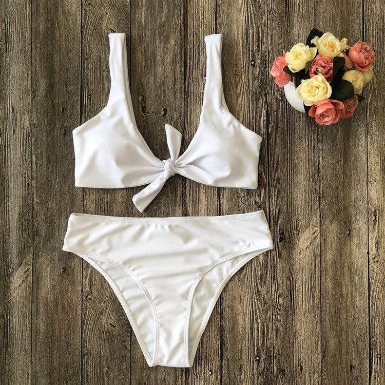 Solid colour bikini set in tight-fitting European American style with sleeveless bra top