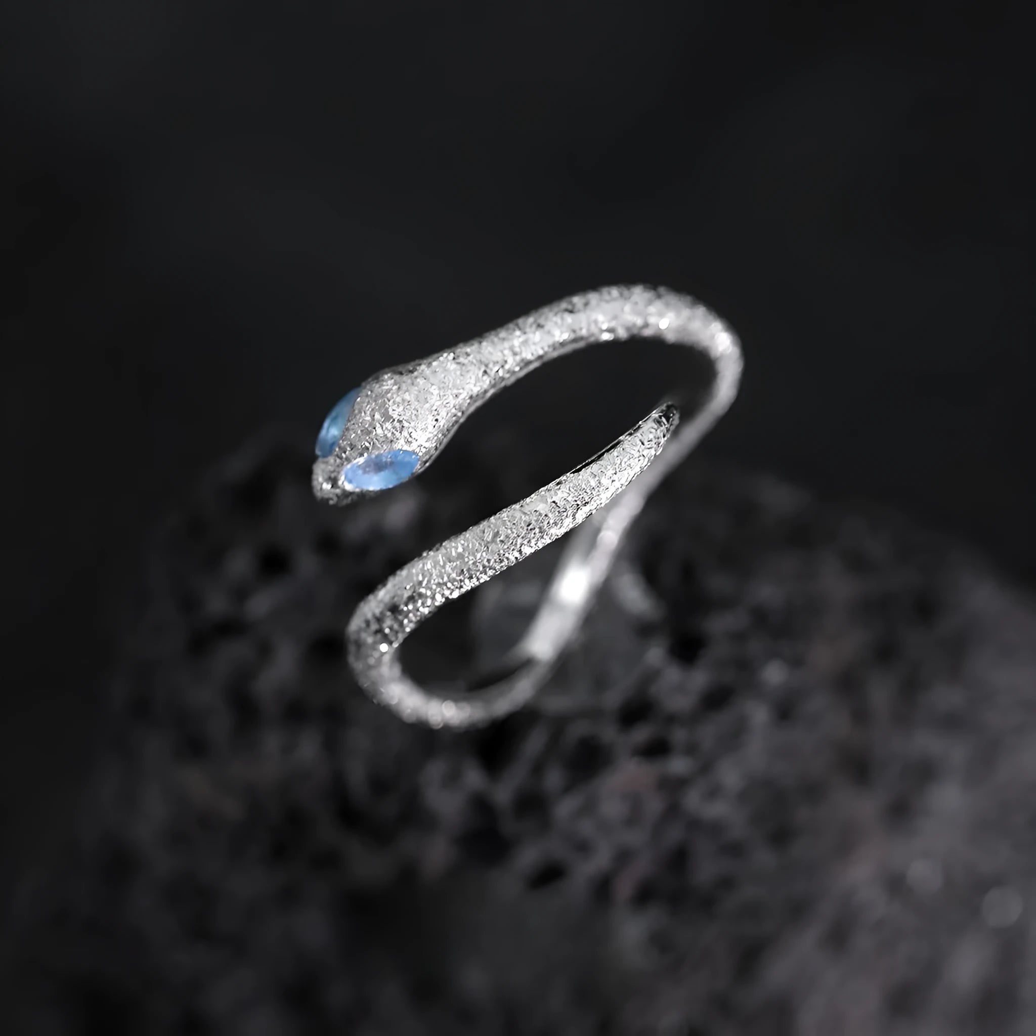 Adjustable opening snake design women's ring in platinum colour silver electroplated finish