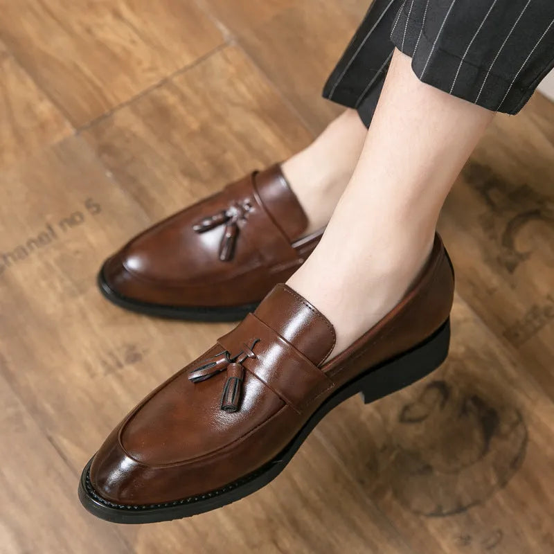 Breathable slip-on business casual shoes for men with tassel detail artificial PU upper rubber sole black and brown