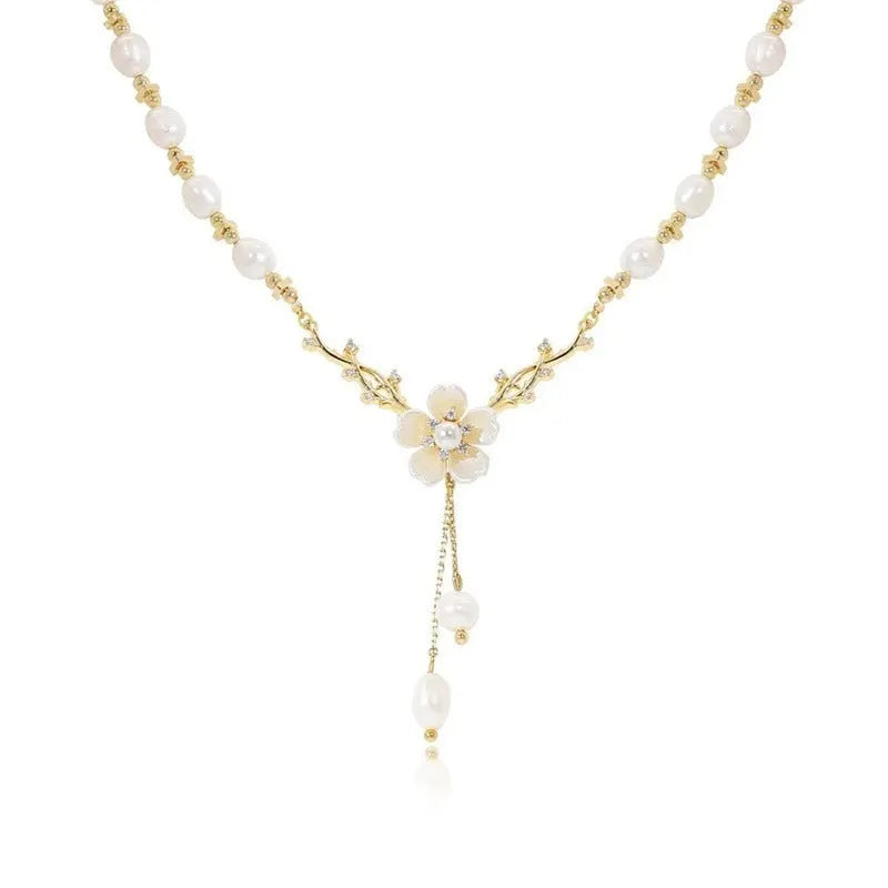Alloy women's necklace with pearl flower pendant and rose floral decorations on a pearl chain.