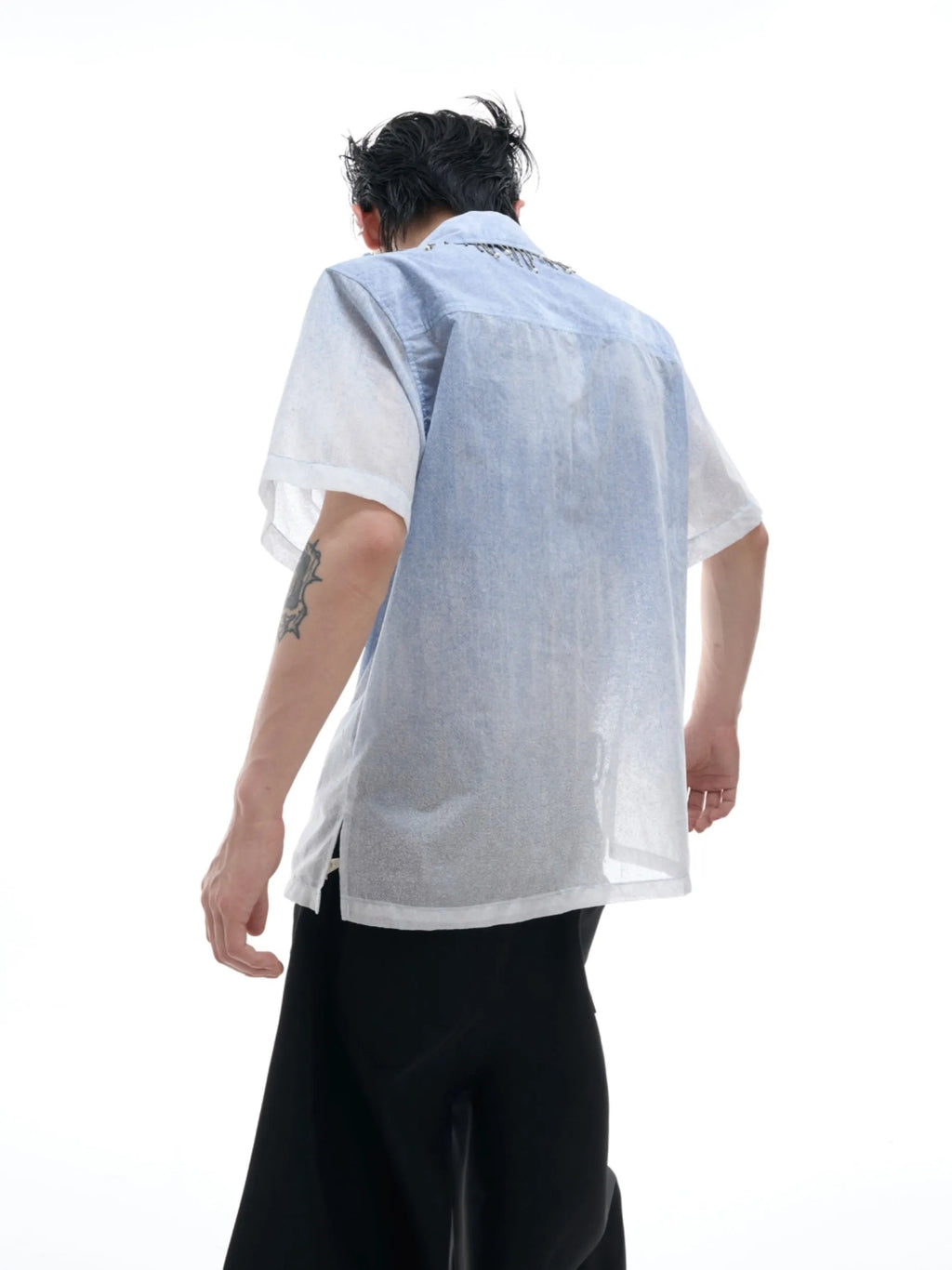Blue and white gradient men's short sleeve shirt with loose fit for summer casual wear