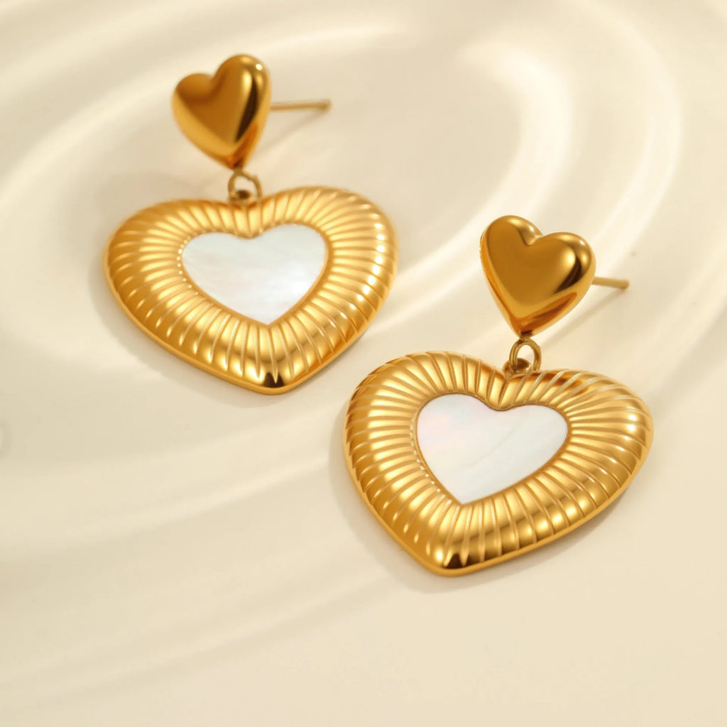 Gold electroplated heart-shaped earrings with white fritillary pattern on stainless steel