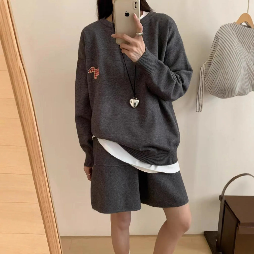 Women's milk blue knitted sweater and shorts casual suit with animal embroidery.