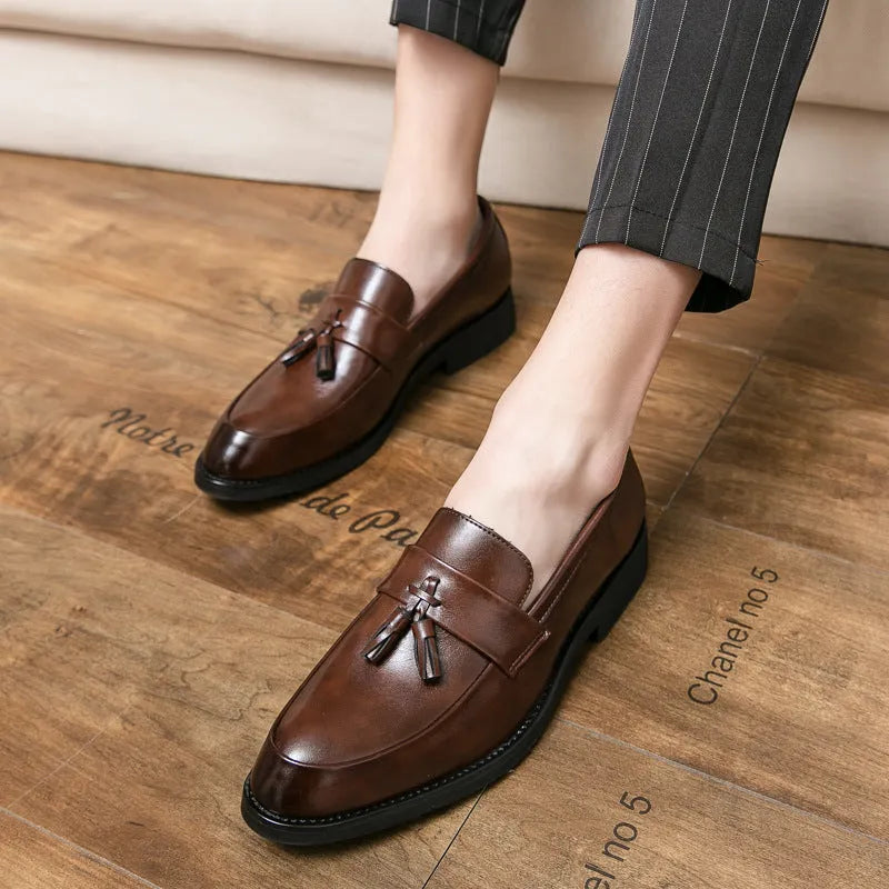 Breathable slip-on business casual shoes for men with tassel detail artificial PU upper rubber sole black and brown