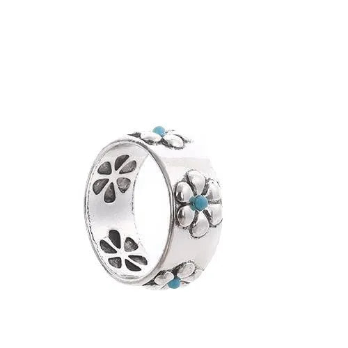 Antique silver alloy flower daisy ring on geometric band, women's niche vintage jewellery