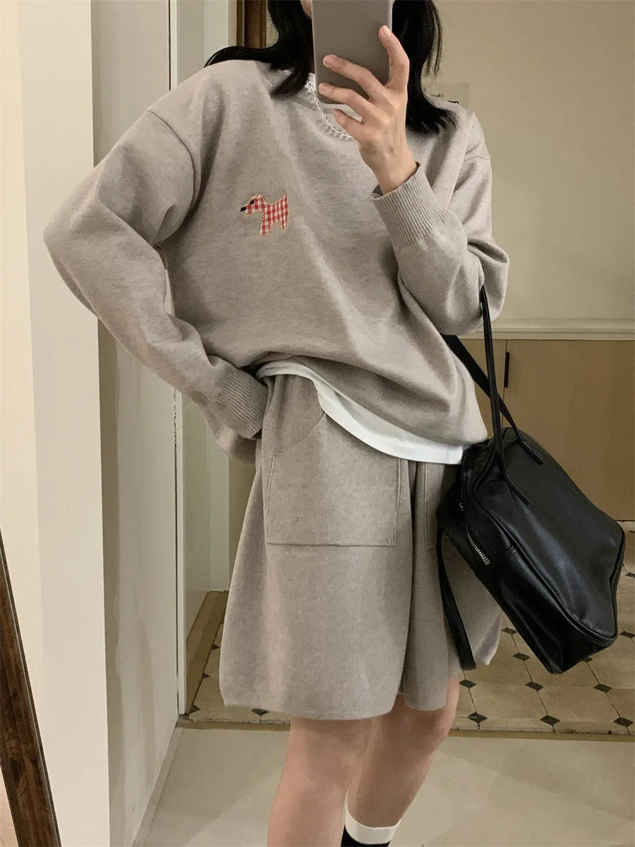 Women's milk blue knitted sweater and shorts casual suit with animal embroidery.