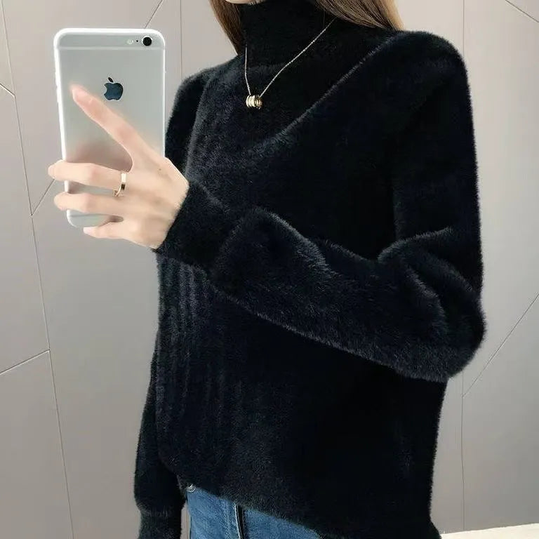 Women's half turtleneck solid color bottoming shirt in black with long sleeves and regular fit