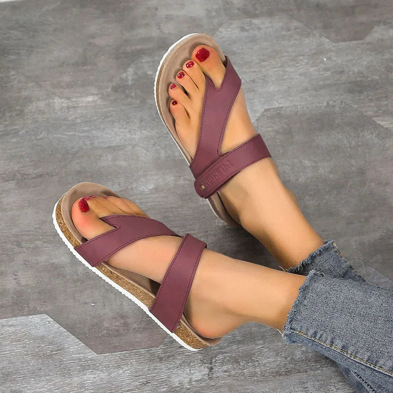 Flat toe ring thick-soled flip-flops in blue colour with foam sole construction