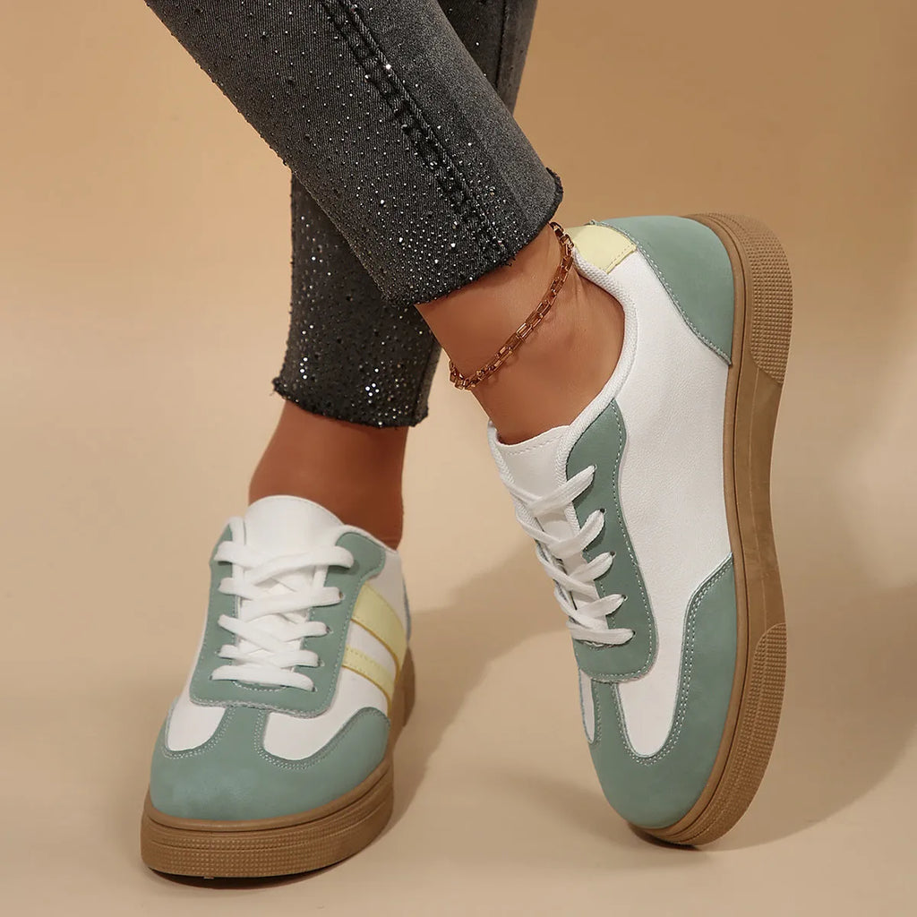 Retro women's casual low-top pumps in green with cross straps and rubber sole