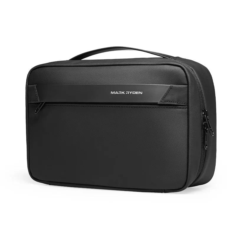 Multi-layer wet dry separation toiletry bag in Oxford cloth with below 20L capacity