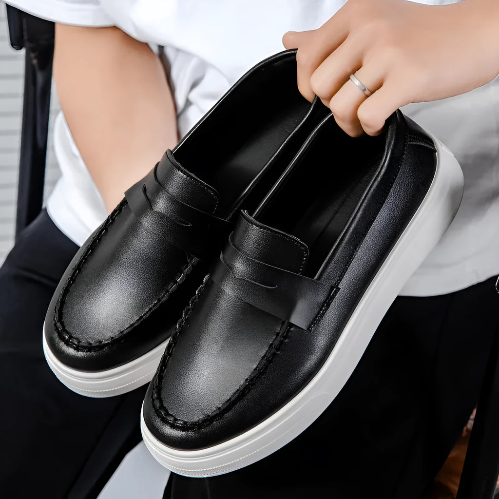 British style casual leather shoes with round toe and breathable PU upper in black and white
