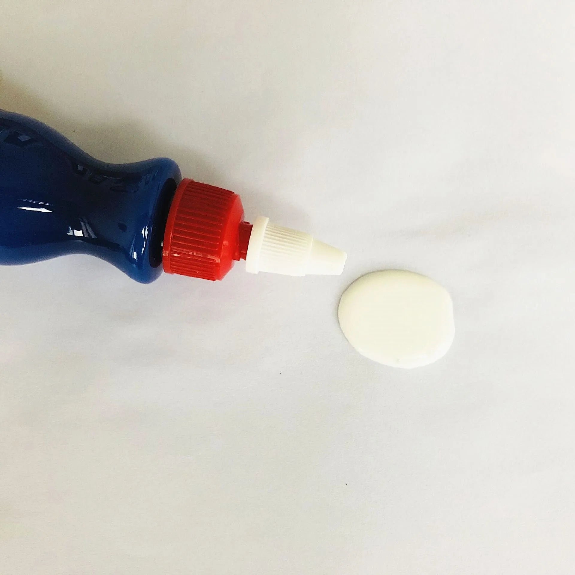 Car scratch repair agent with applicator brush for blue vehicle touch-ups