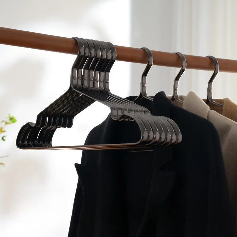 Black non-slip anti-rust clothes hanger for home use