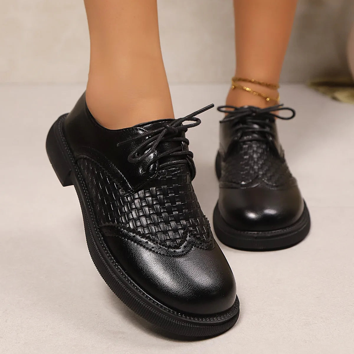 Women's mid heel lace-up mesh PU leather shoes, black single colour, low square heel, round toe design