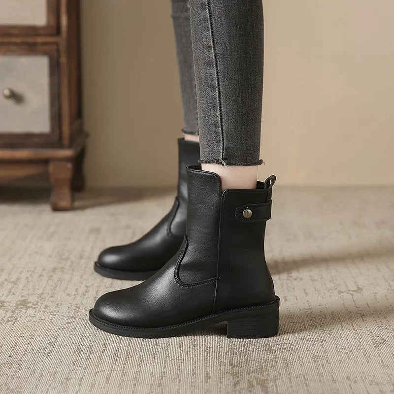 Black women's low heel ankle boots with side zip fastening and round toe design