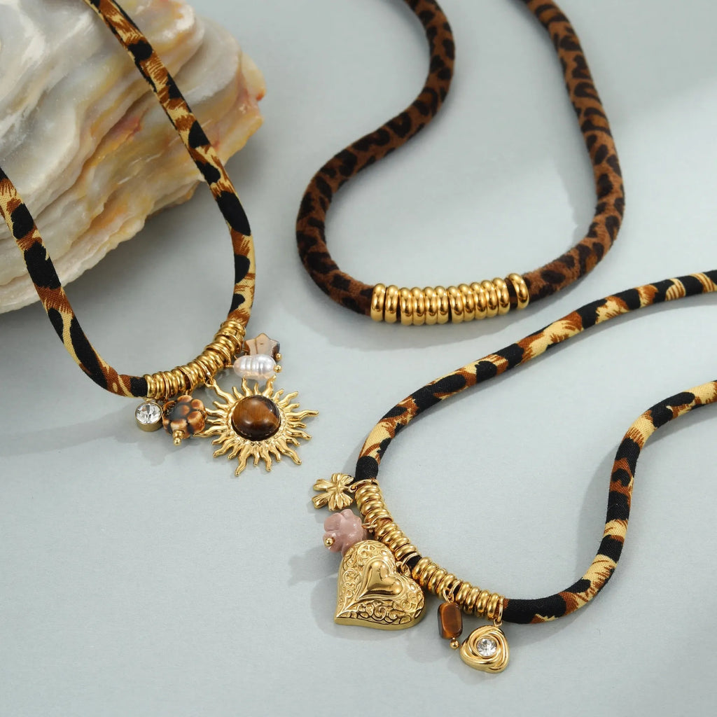 Leopard series stainless steel necklace with geometric pendant and adjustable chain