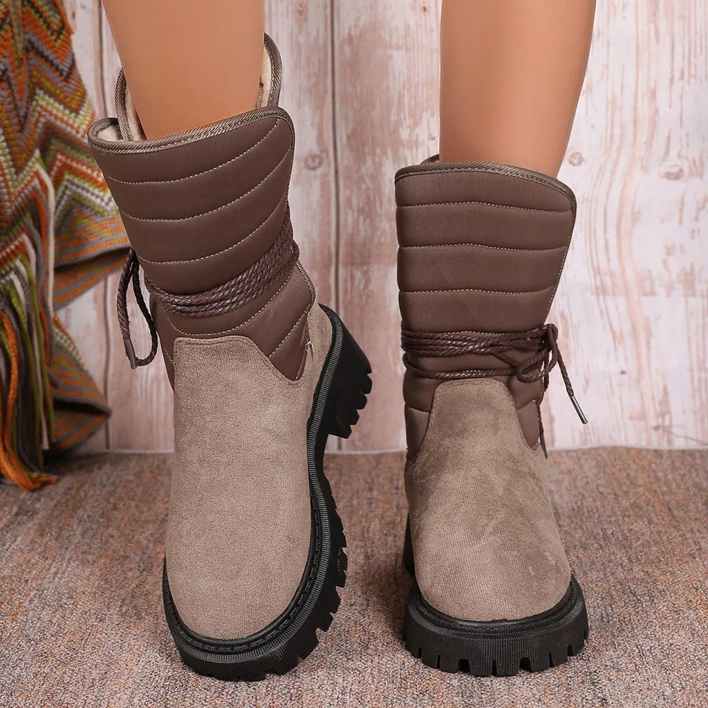 Women's chunky heel snow boots in suede with lace-up front and fleece lining