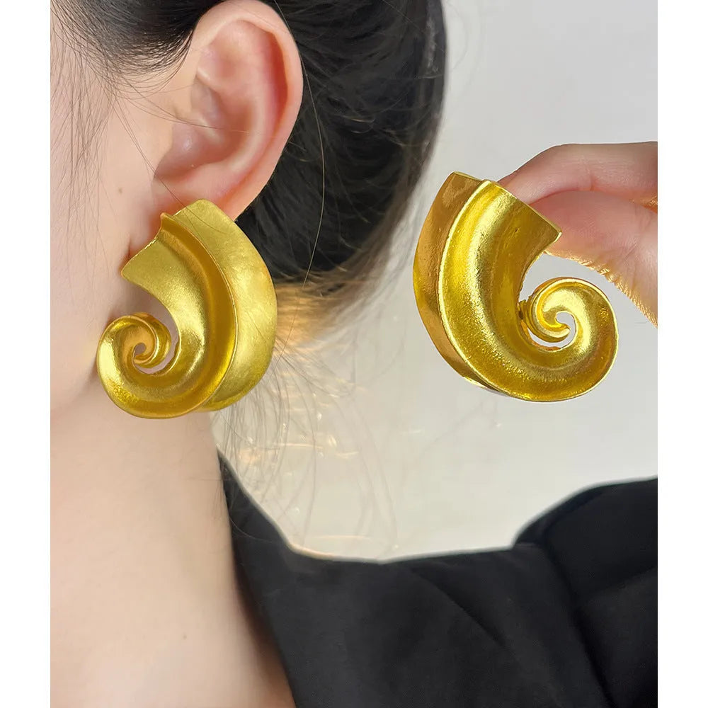 Geometric retro ear studs in gold or silver with 5cm size and alloy construction