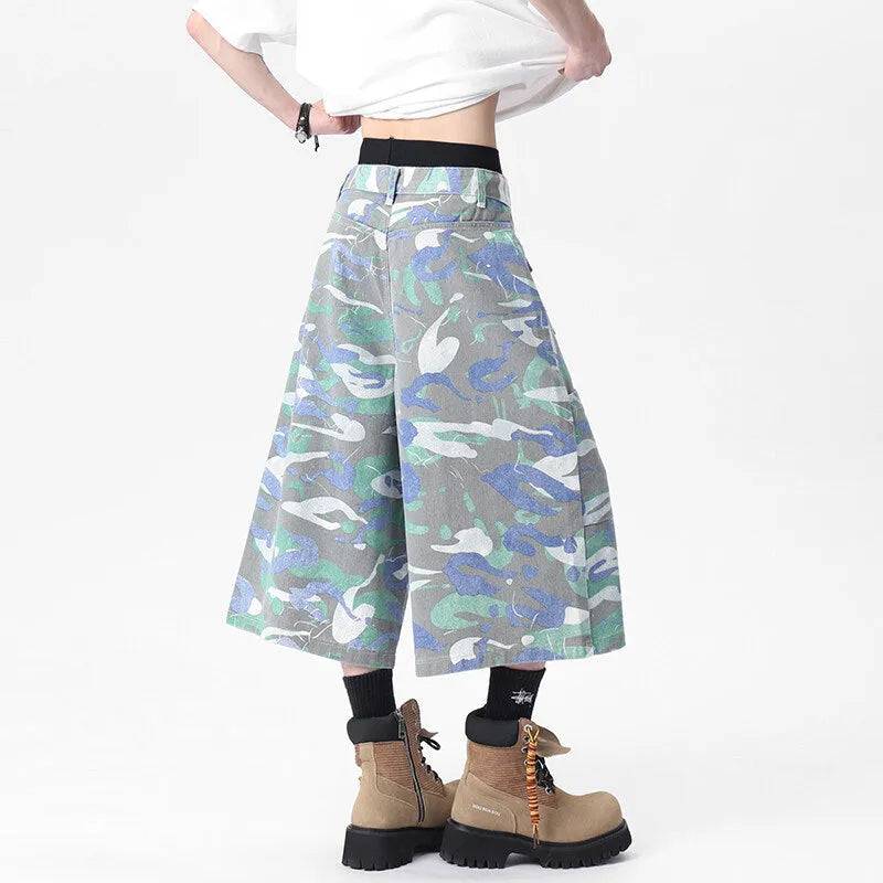 Camouflage cotton cargo trousers with straight leg cut and cropped length for summer wear