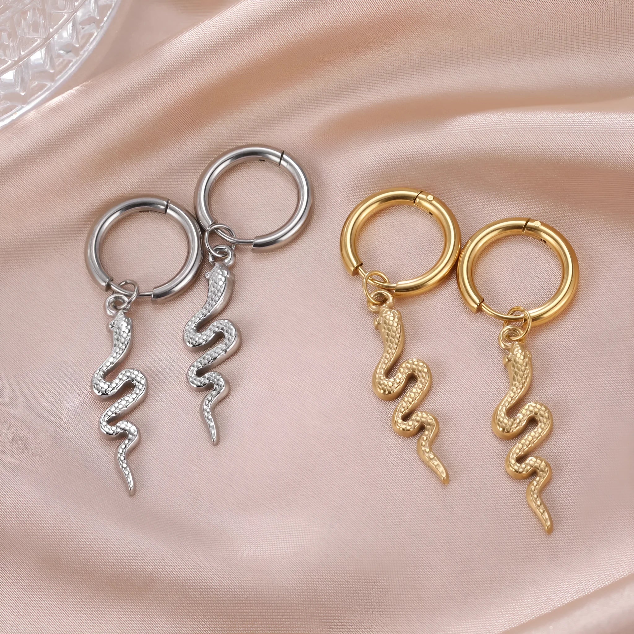 Snake-shaped vintage earrings with 18K gold plating on stainless steel