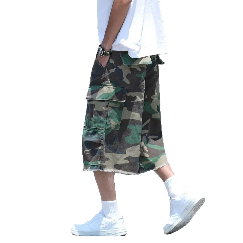 Cotton camouflage shorts with American retro workwear style in loose fit and cropped summer length