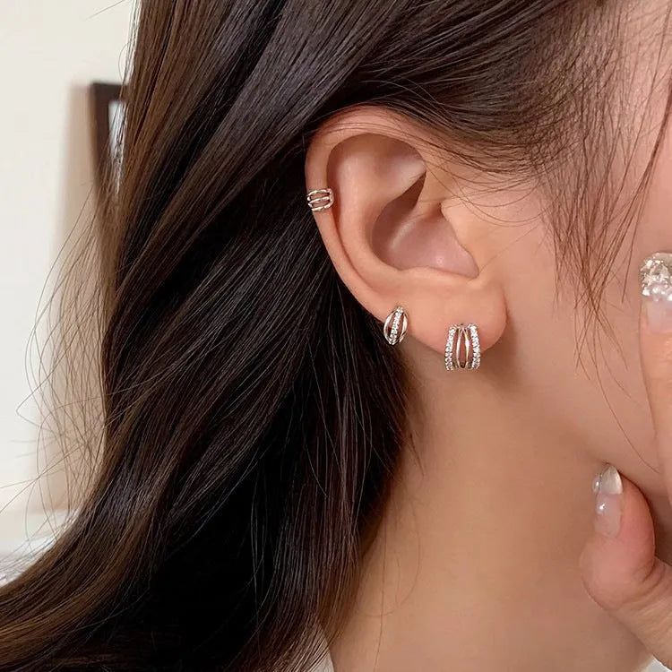 A pair of geometry-shaped 925 silver needle earrings with an electroplated finish, shown in large, medium, and small size options.