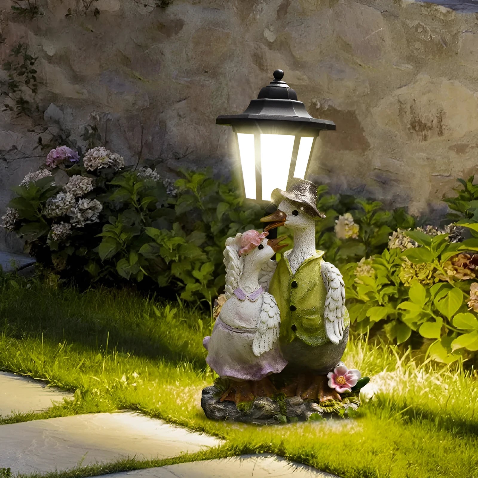 Hexagonal solar garden lamp in American country style with animal figurine decoration