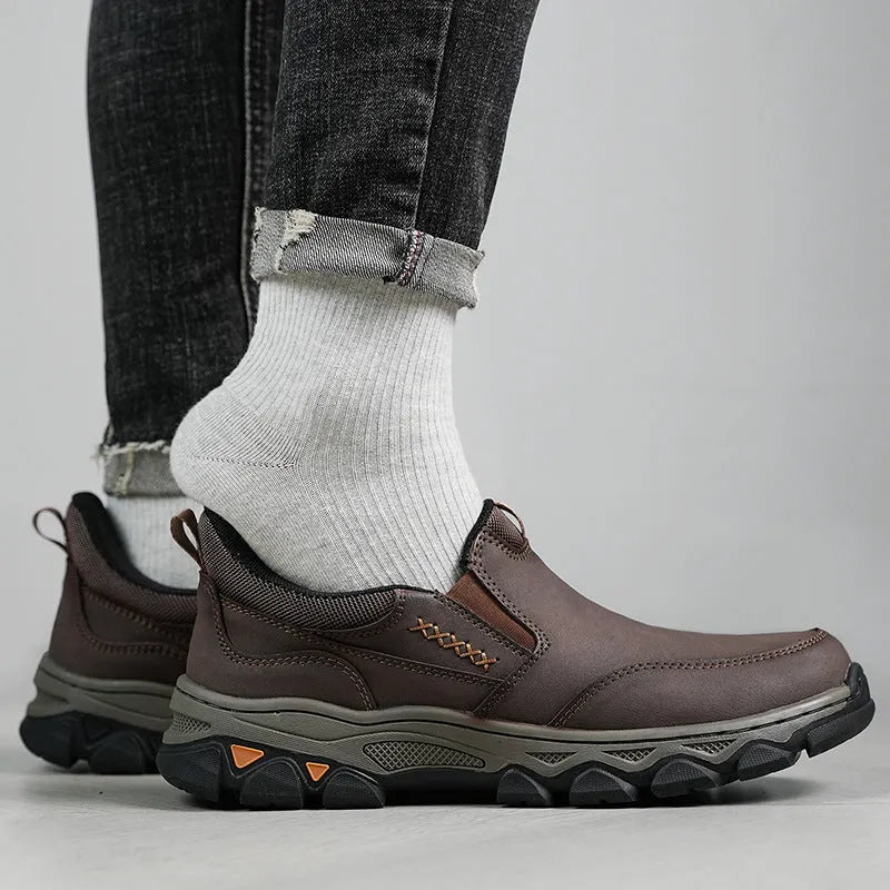 Men's casual leather shoes with rubber sole and round toe in solid colour, available in dark brown, black, and gray, sizes 40-50