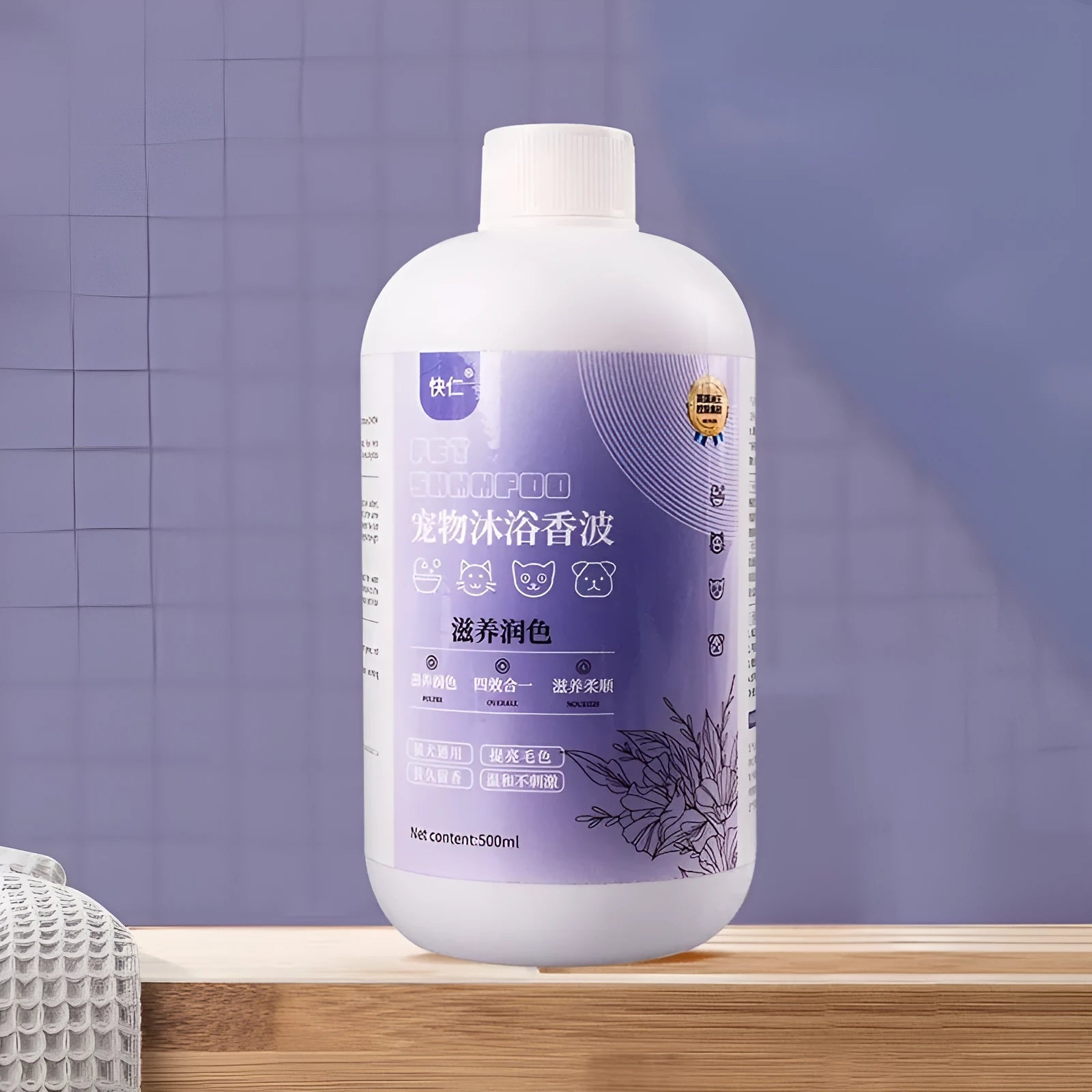 500ml bottle of antibacterial anti-itch pet shower gel for dogs and cats with olive oil and shea butter.
