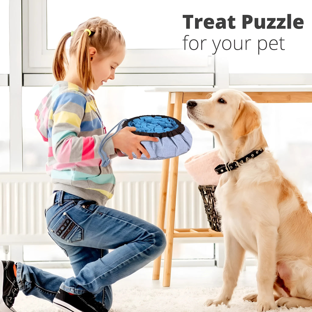 Adjustable fleece snuffle mat for dogs in blue, with non-slip base, 30cm diameter, for slow feeding and mental enrichment