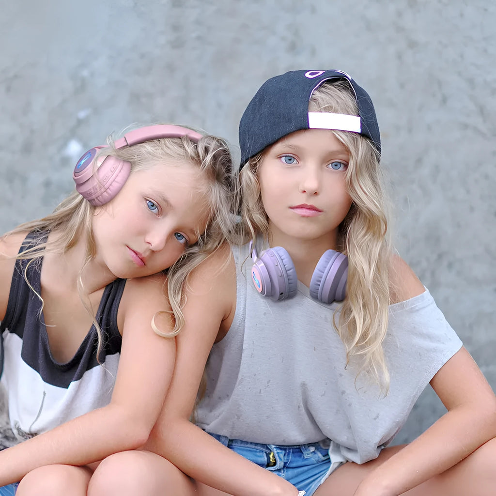 Wireless children's headphones in bunny pink with RGB lights, 15m range, and call function