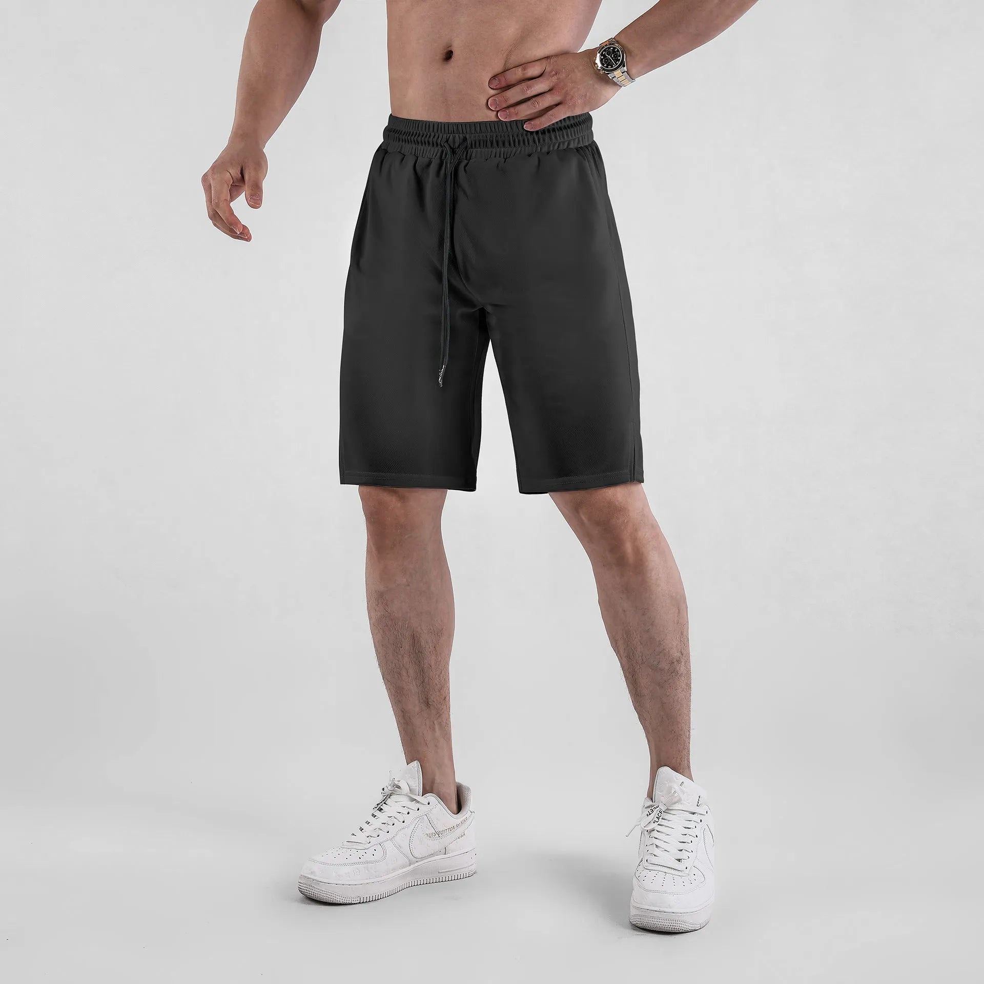 Men's quick-drying mesh shorts in black and white with elastic waist and loose fit