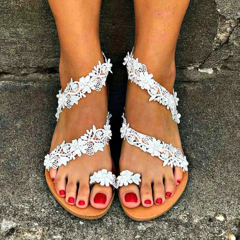 White patent leather flat sandals with rhinestone flower decoration, plus size women's slip-on shoes