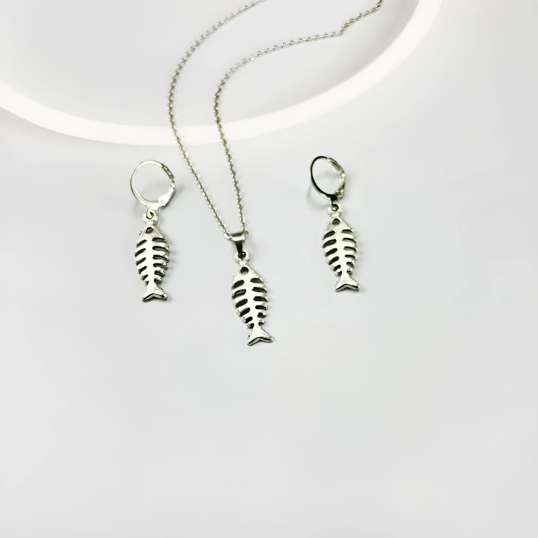 Women's retro fishbone pendant necklace and matching earrings set with adjustable O-chain
