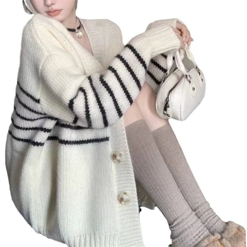 Collar button cardigan sweater in picture colour with 3D pattern effect and regular sleeves