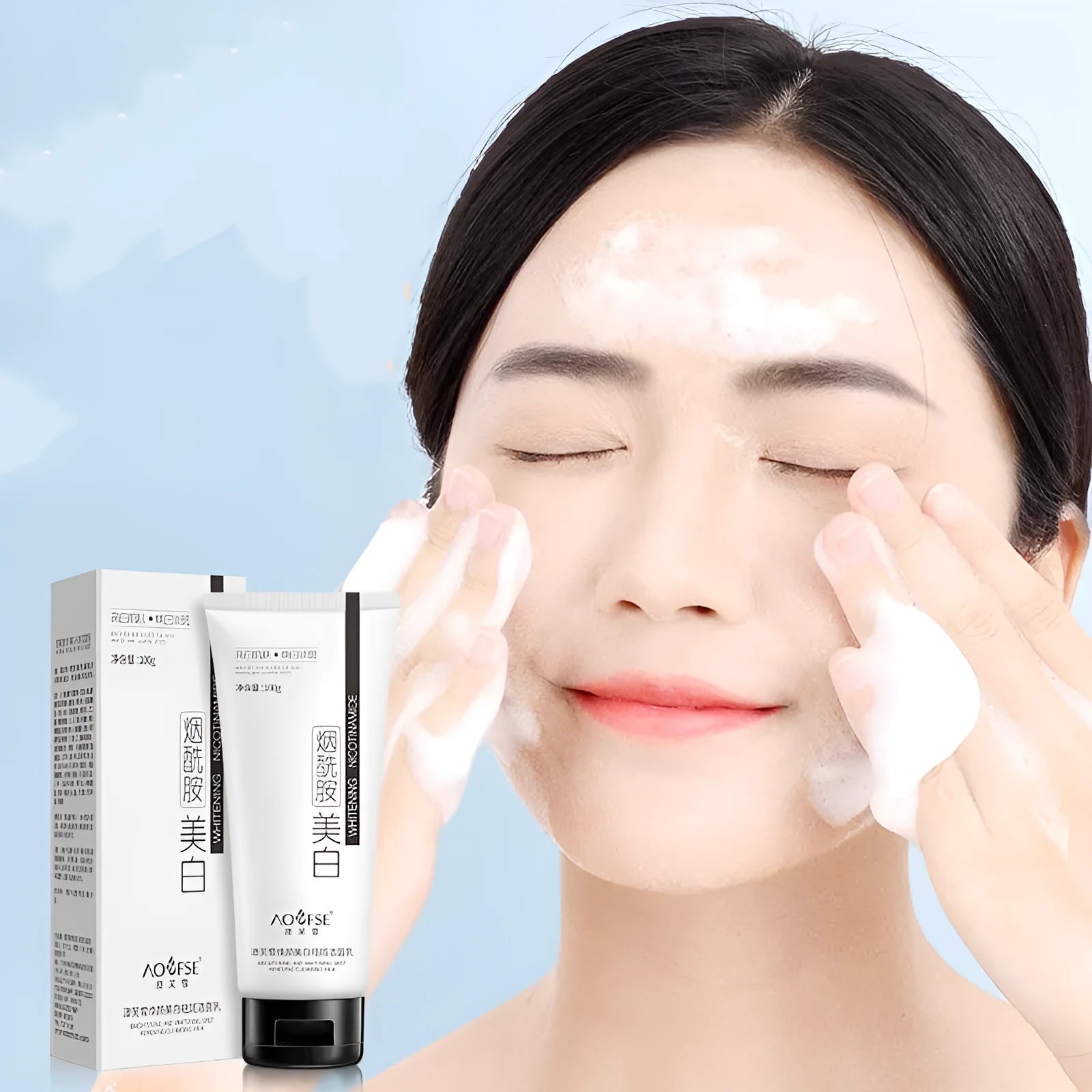 White pump bottle of 100ml whitening and freckle-removing facial cleanser for deep pore cleansing