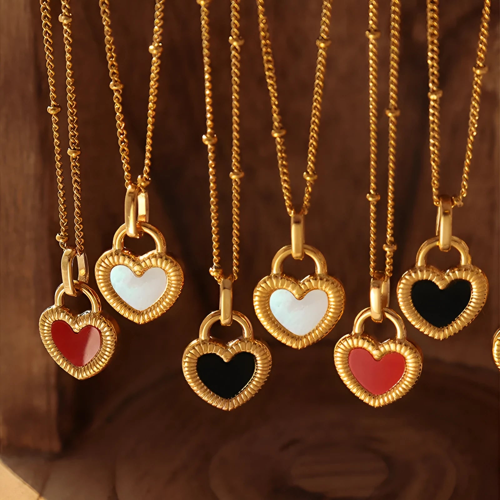 Double-sided colour heart pendant necklace in titanium steel, 40+5cm chain, black and white colour option.