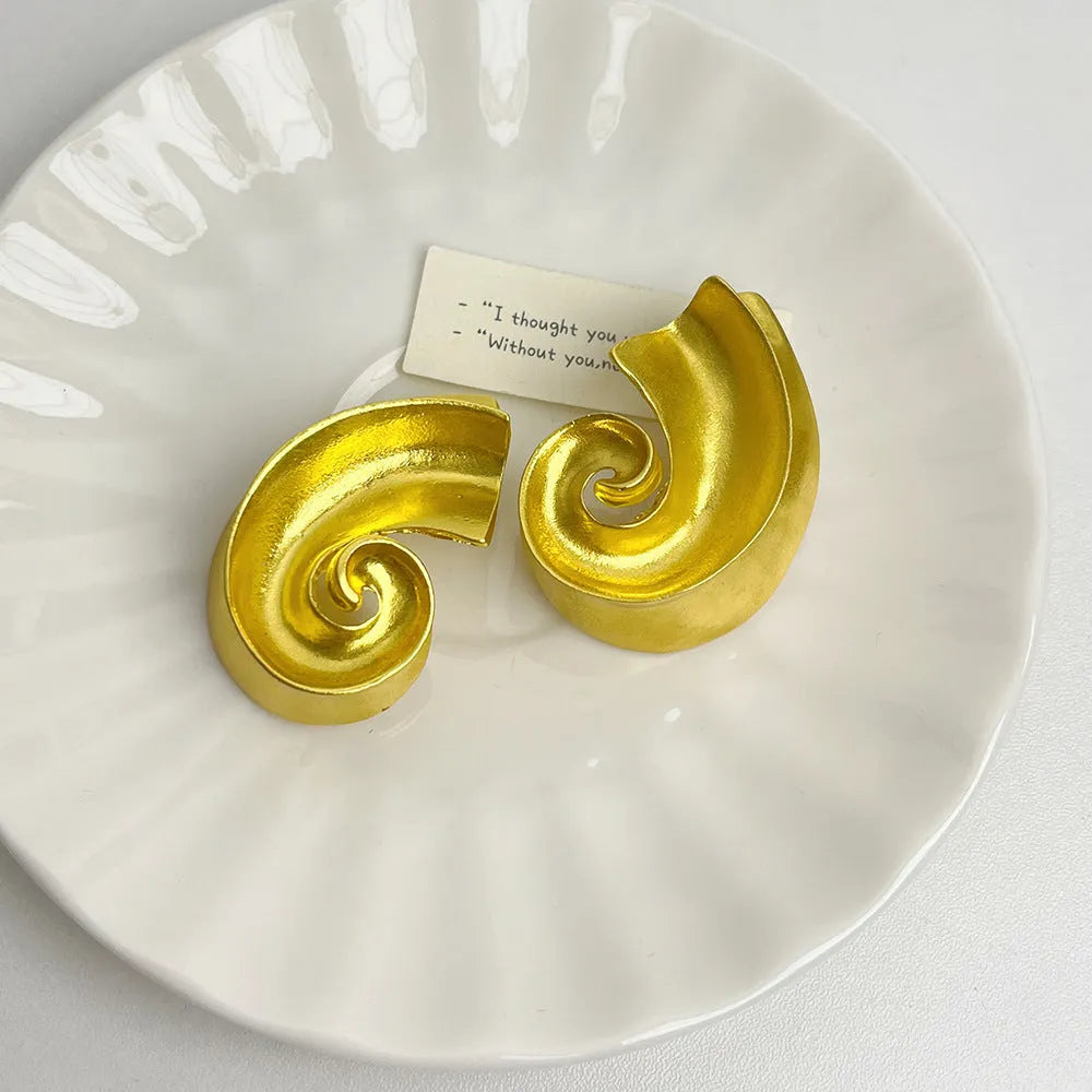 Geometric retro ear studs in gold or silver with 5cm size and alloy construction