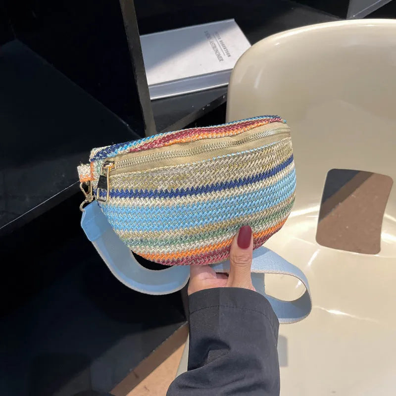 Straw woven shell-shaped beach bag with single shoulder strap in blue colour