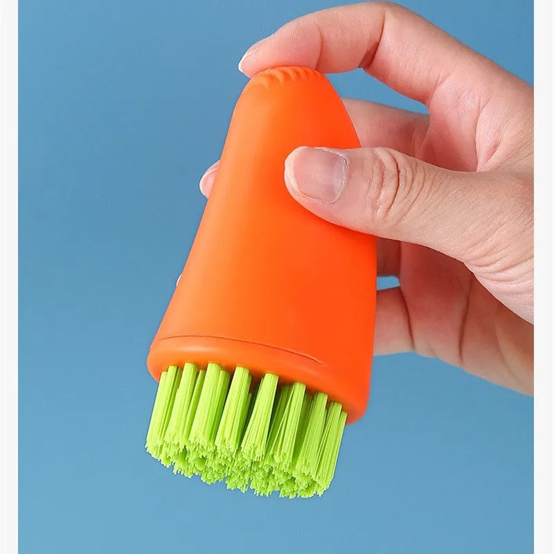 Carrot-shaped kitchen brush with nylon bristles in orange and white colour options