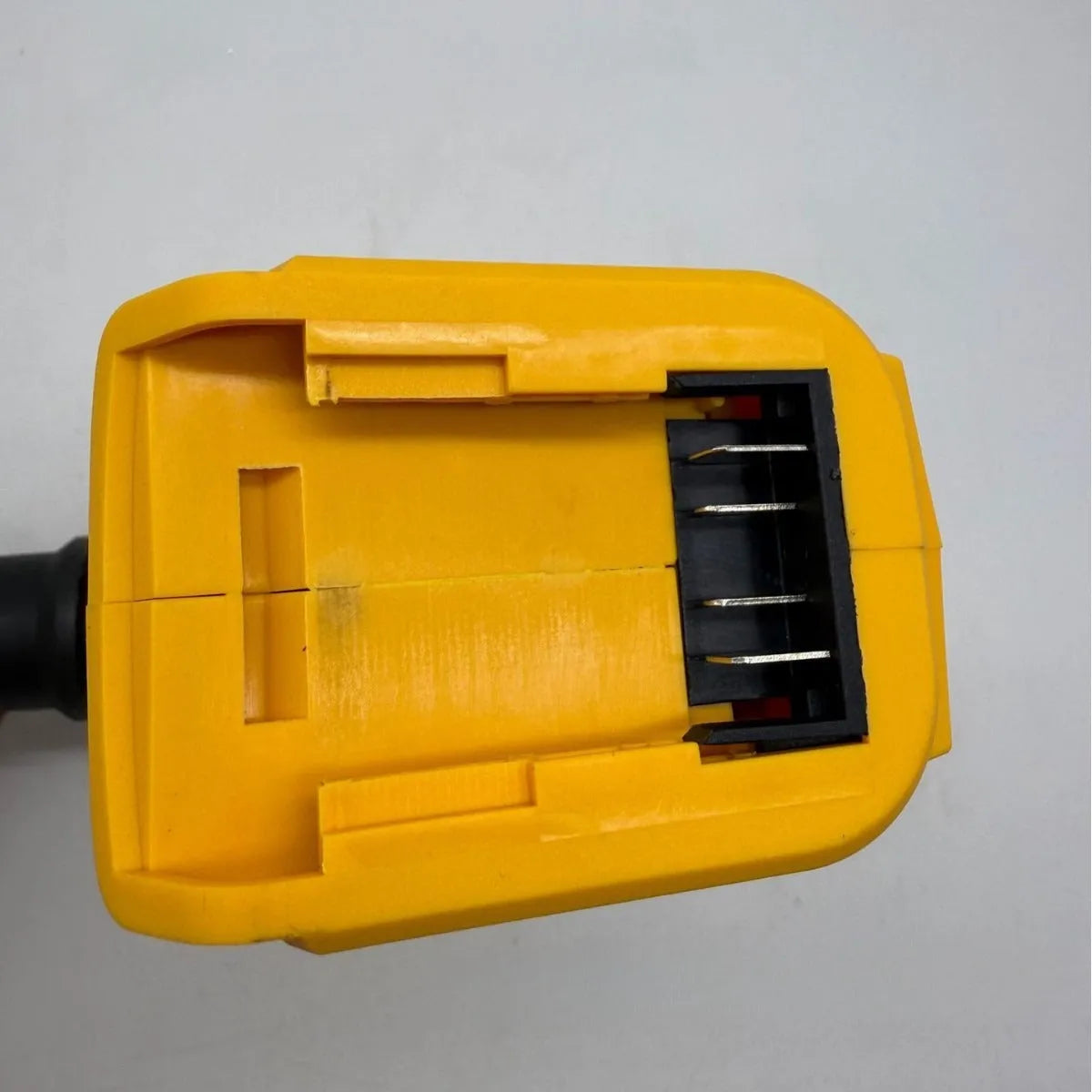 Battery-powered air blower snow remover with lithium battery and metal head