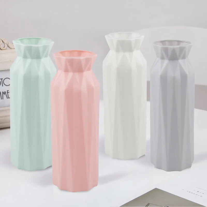 Green drop-resistant melamine vase with 7.2cm base diameter on a desktop