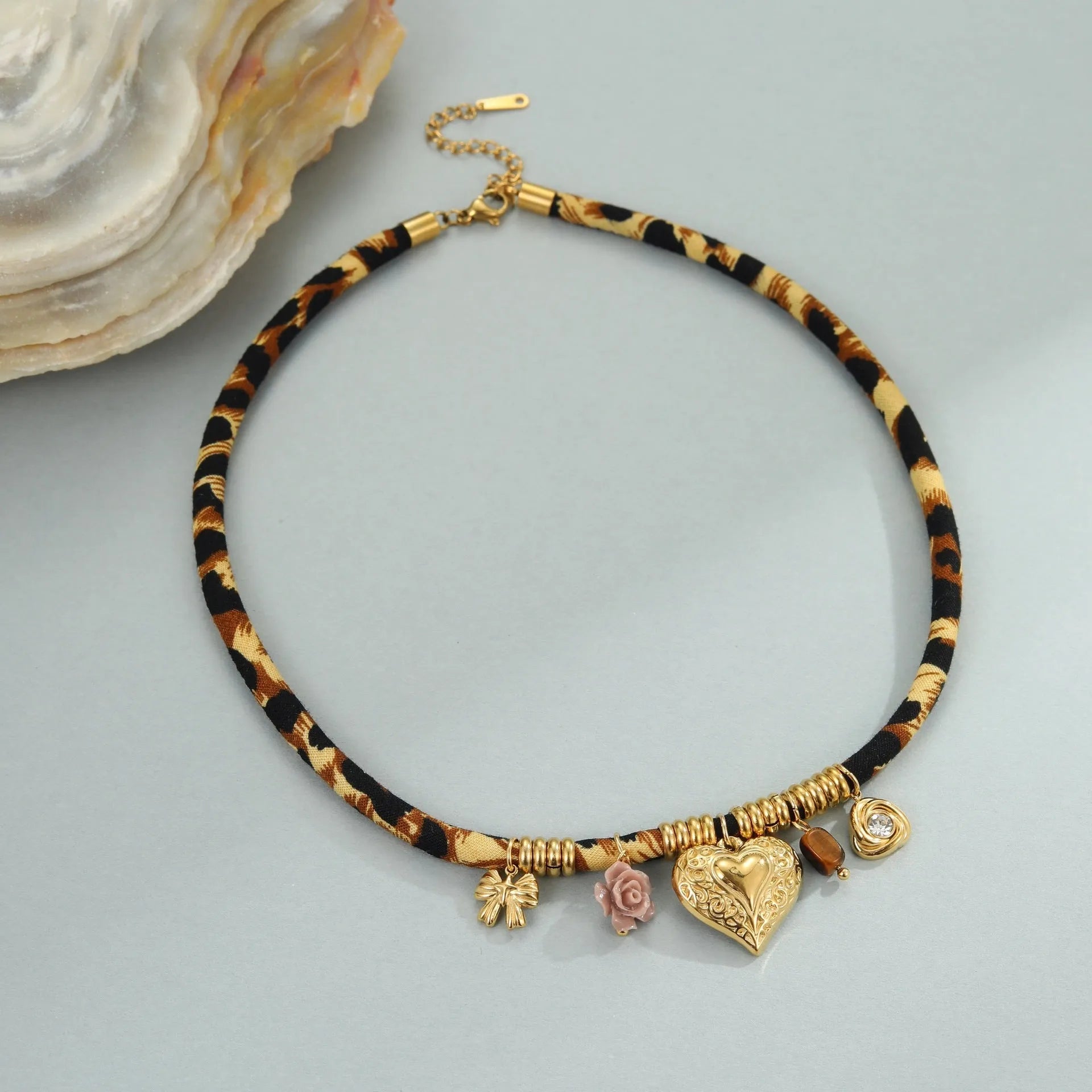 Leopard series stainless steel necklace with geometric pendant and adjustable chain